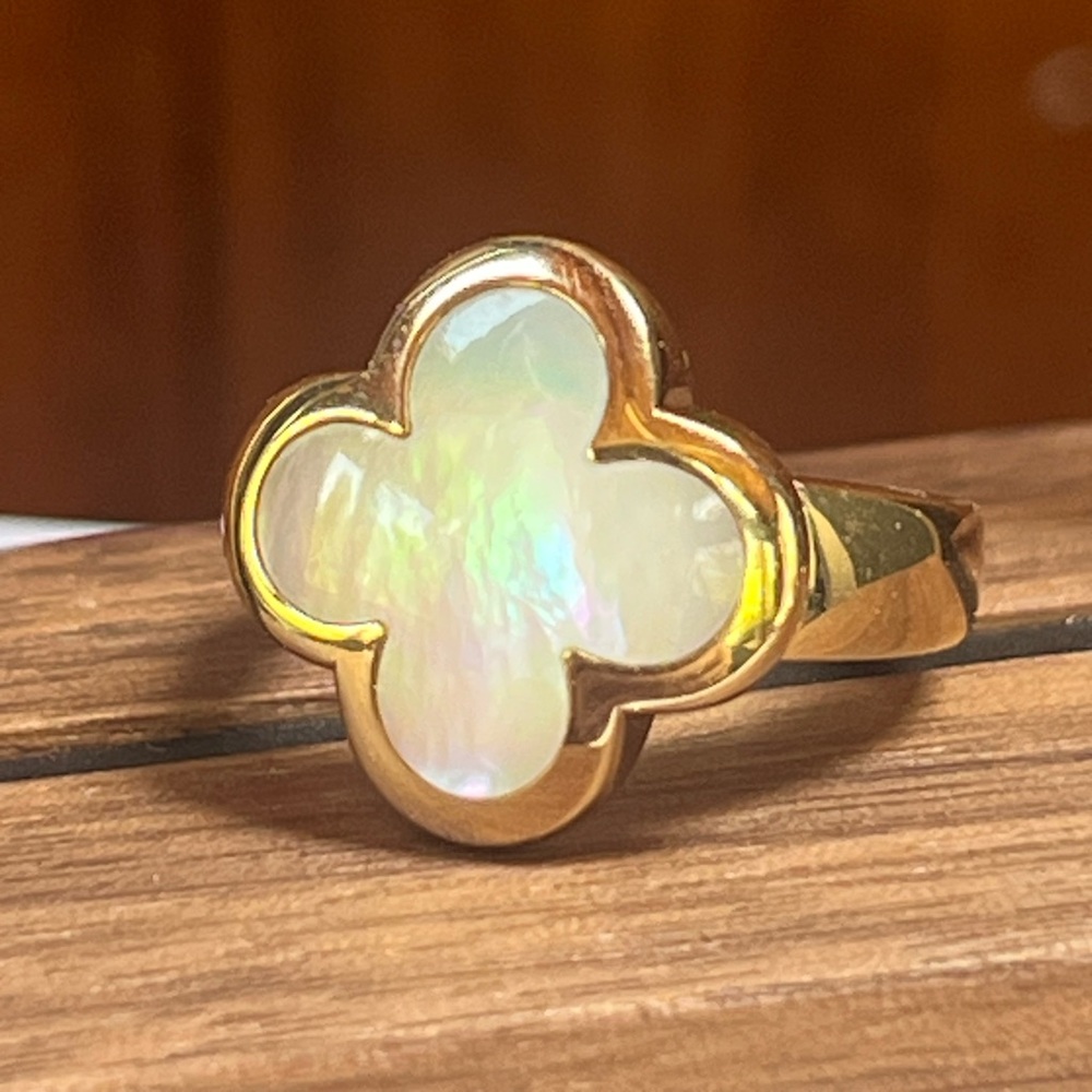 sold sold Authentic Van Cleef & Arpels Pure Alhambra Ring